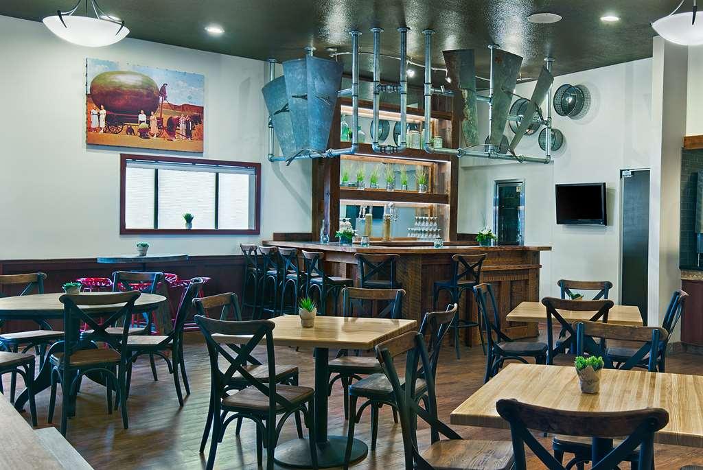 Oxford Suites Hermiston Restaurante foto