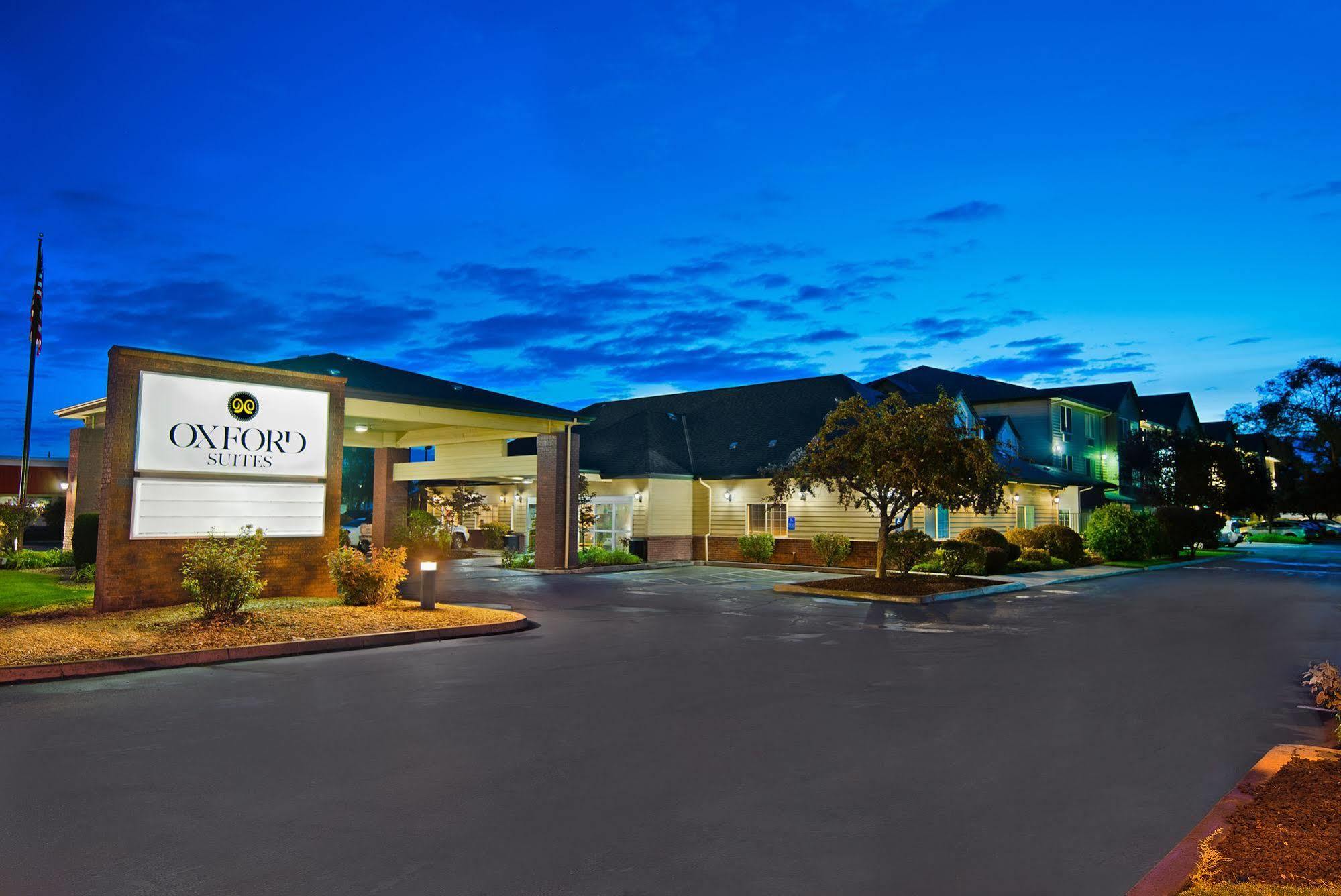 Oxford Suites Hermiston Exterior foto