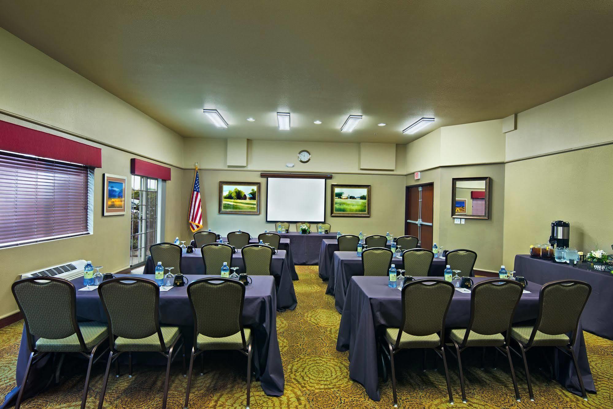 Oxford Suites Hermiston Exterior foto